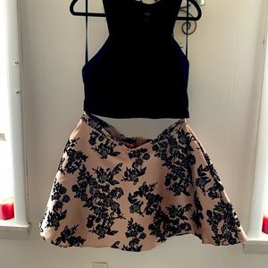 Size 15/16. 2-piece formal Windsor dress.